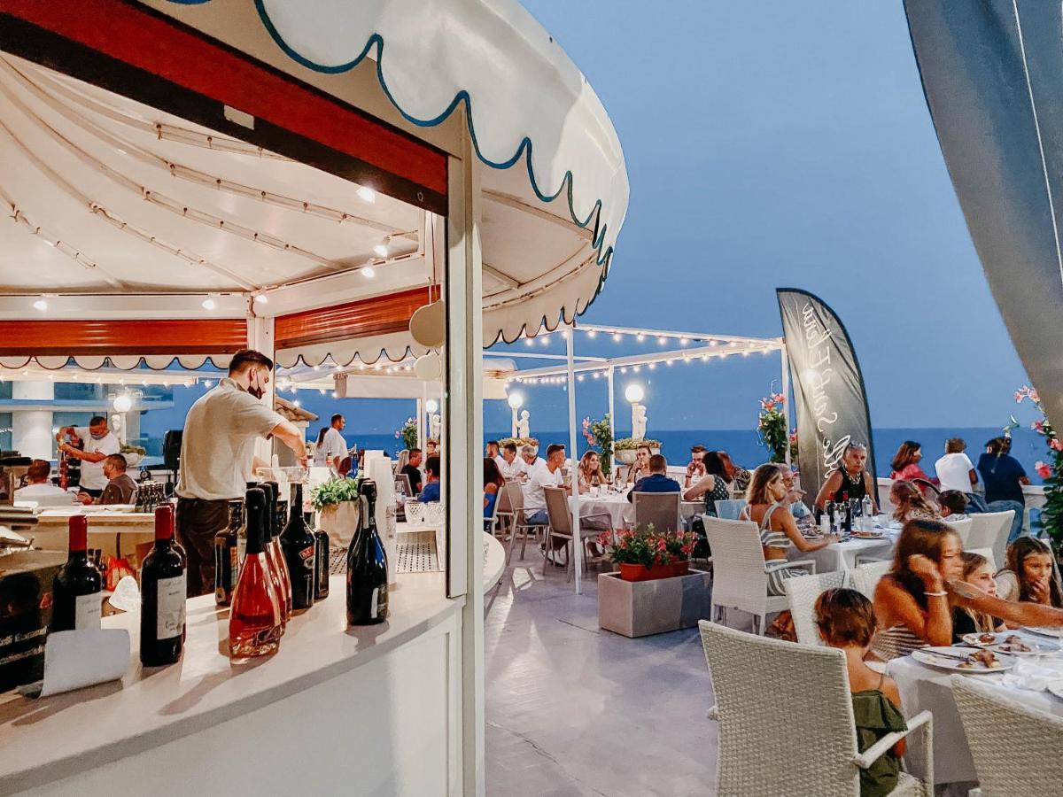 לידו די ג'סולו Hotel Villa Sorriso מראה חיצוני תמונה