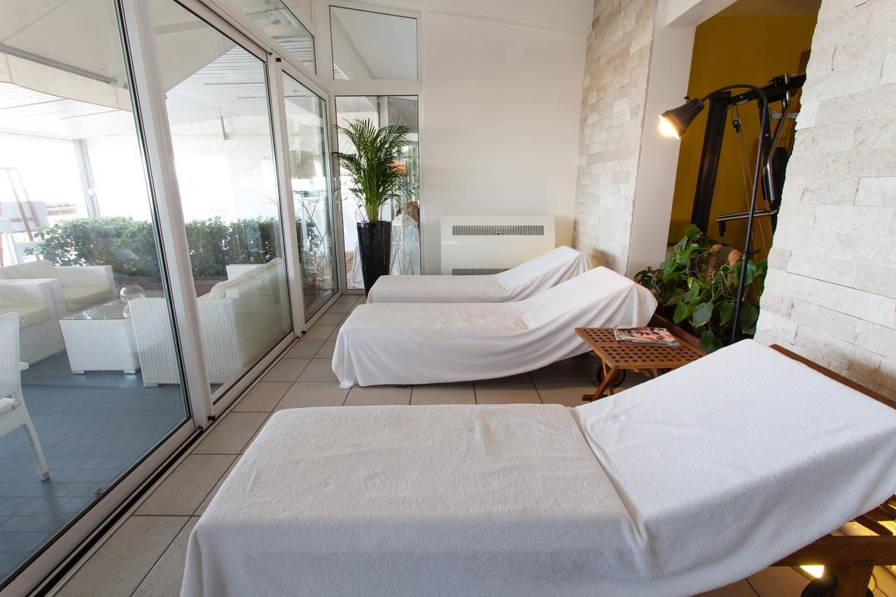 לידו די ג'סולו Hotel Villa Sorriso מראה חיצוני תמונה